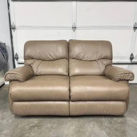 Beautiful LaZyboy Leather Dual Reclining Loveseat