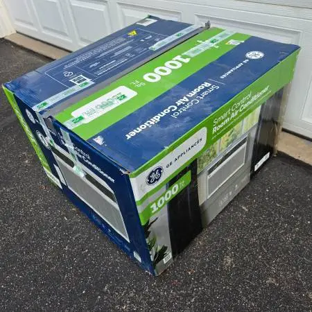 NEW 1,000sq ft  GE 18,000 BTU Smart Electronic Window Air Conditioner