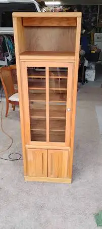 Small curio/stereo cabinet
