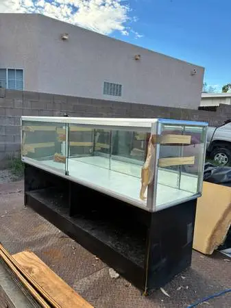 Large display cabinet