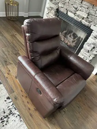Electric Leather Recliner - Excellent Condition