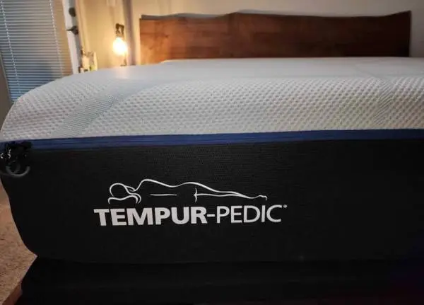 New King Tempurpedic LuxeAdapt Soft mattress + adjustable base