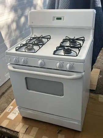 Super Clean GE GAS Stove / Oven (Used)