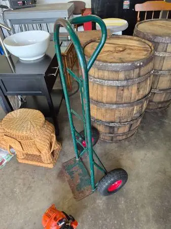 GOOD HANDTRUCK DOLLY  NO ISSUES