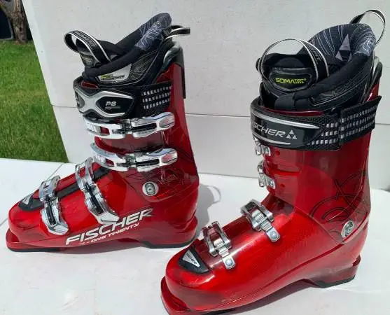 A pair of Fisher X-one Twenty Ski boots Soma Tech