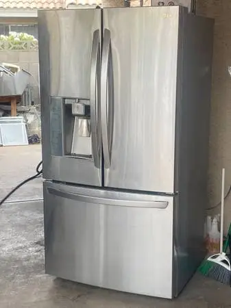 FRENCH DOOR LG REFRIGERATOR