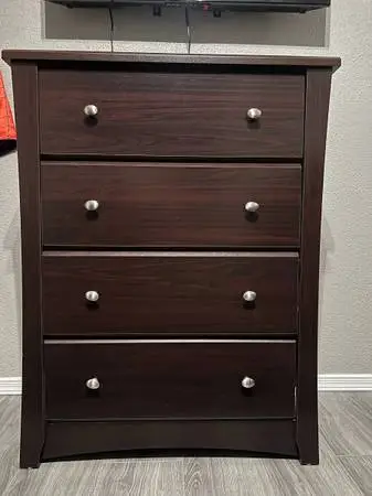 Dresser