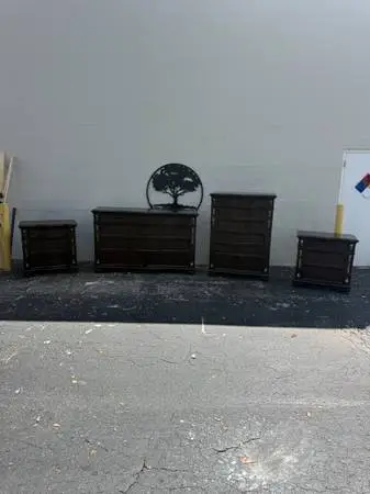 5pc Kingsize Bedroom Set We Offer Delivery