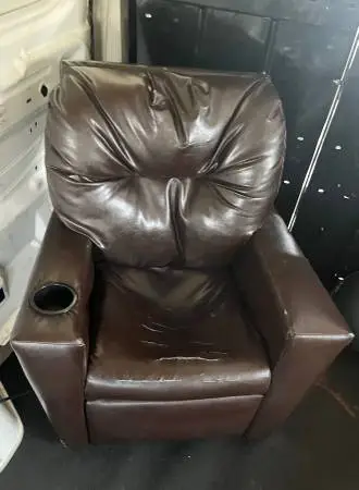 Leather mini recliner / deal $10