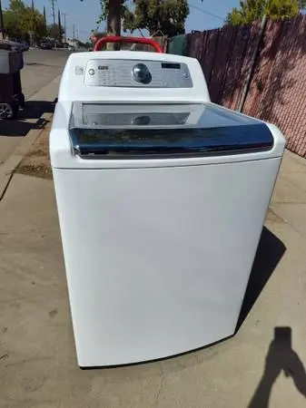 Washer   ($220 delivery available in Fresno