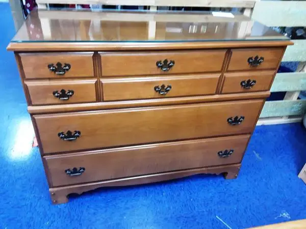 Dresser  4111