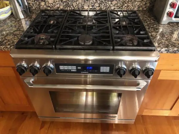 Dacor Oven Range 6 burner gas/electric