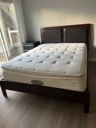 Beautiful Queen Size Bed with Simmons Beautyrest Mattress