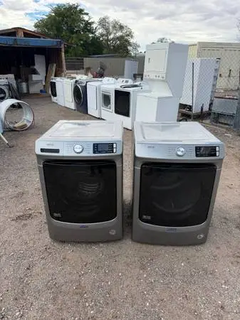 Maytag Metallic Electric Washer & Electric 220 Plug Dryer Set For Sale