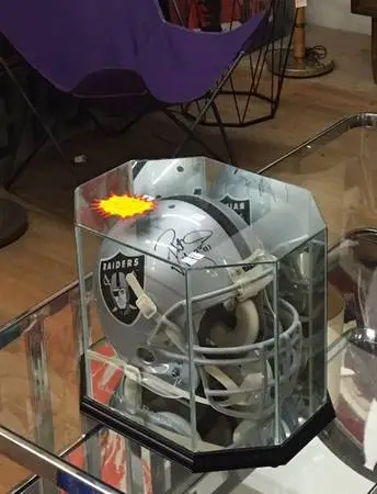 Oakland Raiders Lineman Helmet with Raiders Mirrored Back Glass Case