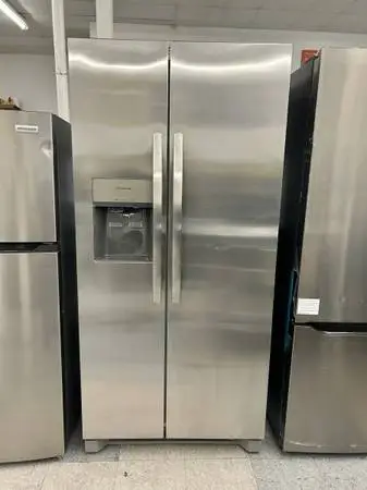33” Frigidaire SxS Refrigerator New Scratch And Dent