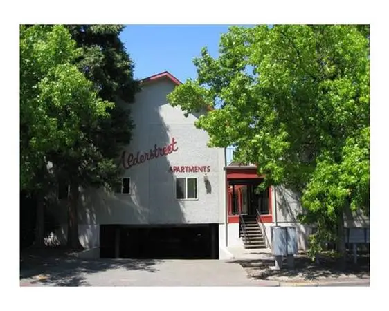 Campus Triplet- On-Site Laundry & Cvrd Parking! ~ 1360 Alder St #27
