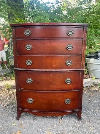 Vintage 5 drawer mahogany dresser by Drexel