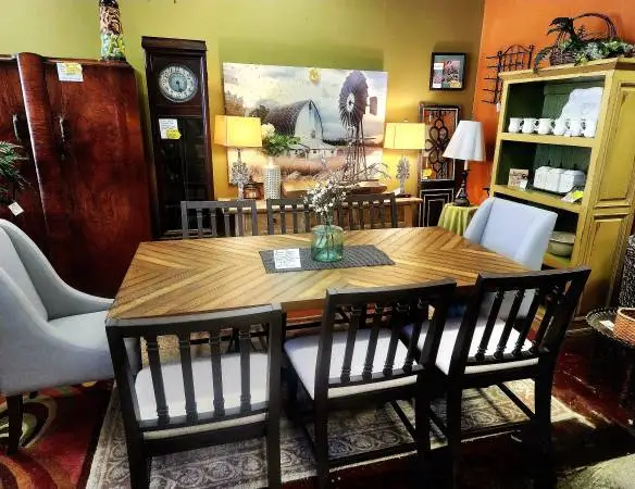Craftsman Chevron Modern Farmhouse Table with 8 Chairs-84L x 44W