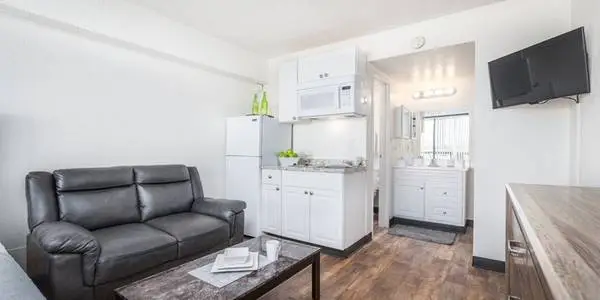 Laundry Facility, On-Site Management, Sparkling Pool