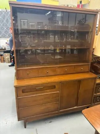 Two-piece Bassett - cherry wood - Royal Dane China Hutch