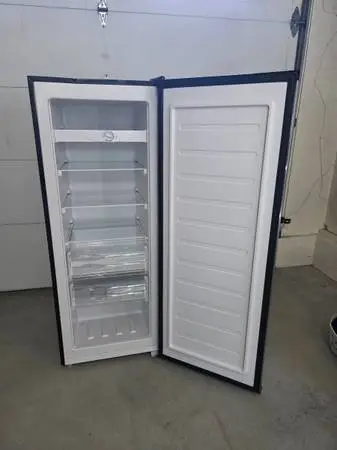 Freezer-Refrigerator convertible, 7 cubic feet – like new
