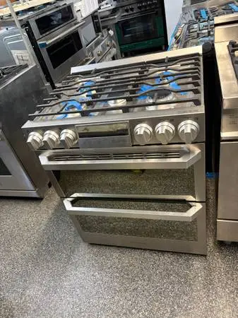 STAINLESS STEEL DUAL FUEL STOVE LG SIGNATURE
