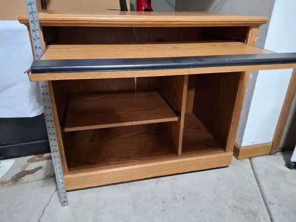 COMPUTER DESK/PULL OUT TRAY ,SHELVES ON WHEELS