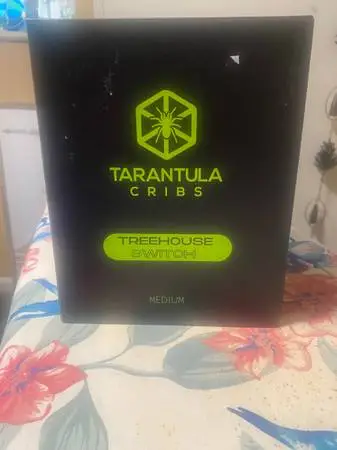 Tarantula Cribs Medium Treehouse Switch Enclosure