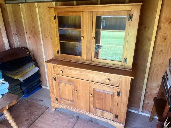 Cushman Colonial Rock Maple Step Back Cupboard