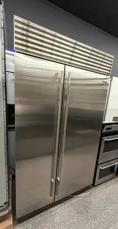 SUBZERO STAINLESS STEEL BUILT-IN REFRIGERATOR