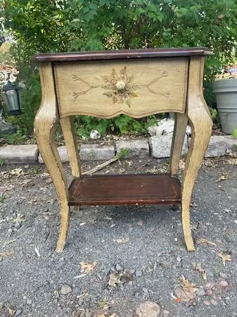 Vintage country French shabby chic painted end table