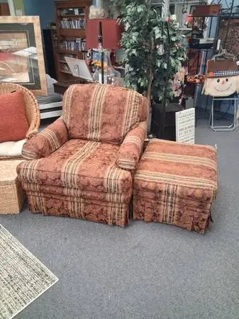 Nice Thomasville chair and ottoman