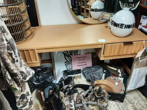 Desk 405A