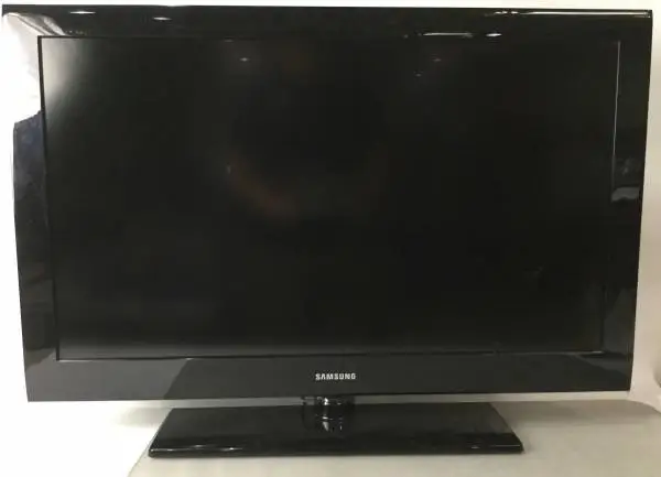 Samsung 40” Screen LCD TV Flat Panel HDTV Television Set W New Remote