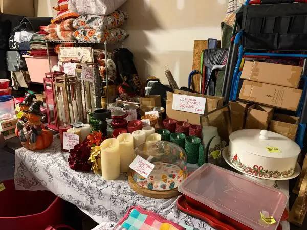 Community Yardsale Saturday October 3 (251 Tall Palms Way )