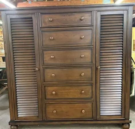 ✨ Solid Wood Chifforobe – Beautiful Storage for Any Bedroom! ✨