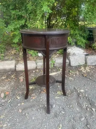 Vintage mahogany round end table plant stand