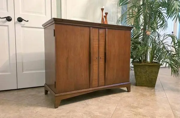 ►Mid Century Modern Danish Fully Locking Dry Cocktail Bar Console
