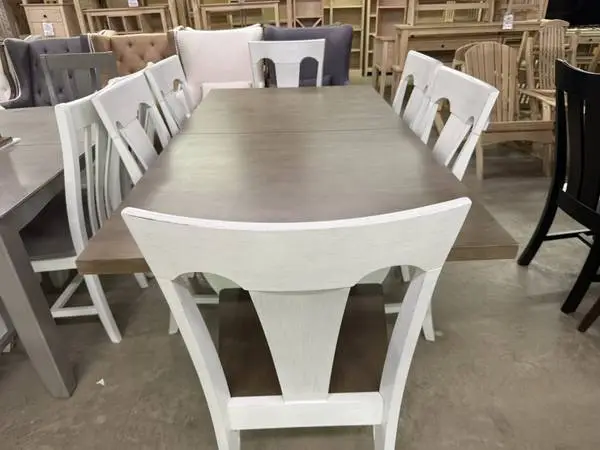 ✨ BEAUTIFUL TWO-TONE EXTENDABLE DINING SET ✨