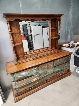 9 DRAWER DRESSER WITH MIRROR