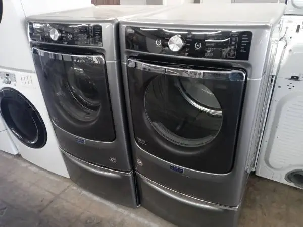 ★Maytag gray front load washer and gas dryer set on pedestals