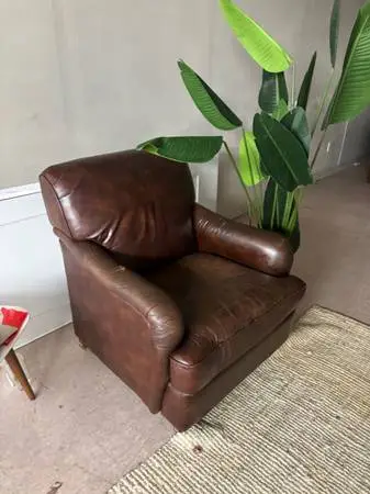 Lane Furniture Genuine Leather English Roll Arm Chair Made in USA