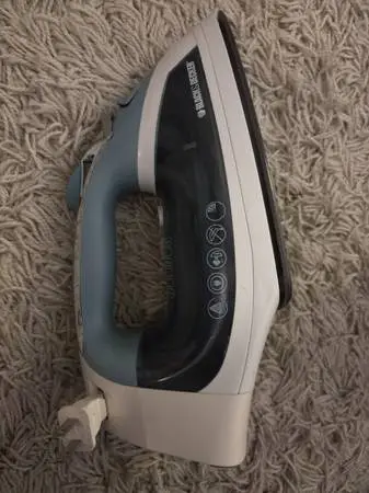 BLACK+DECKER Cord-Reel Steam Iron, Grey/White, ICR05X