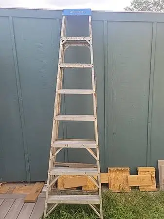 8 Foot Warner Aluminum Step Ladder, 12 Foot Reach Height