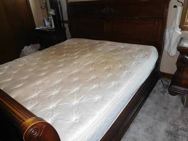 Used King Size Sleep Number Bed complete mattress set.