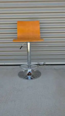 Height Adjustable Bar Stool