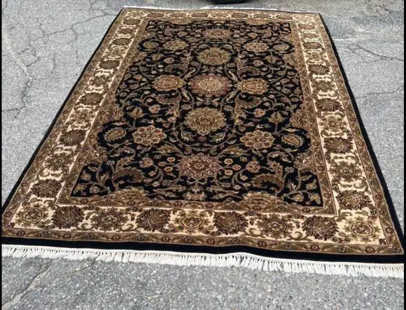 Gorgeous Couristan Hand-Knotted Wool Rug 5’7” X 8’7” New Condition!