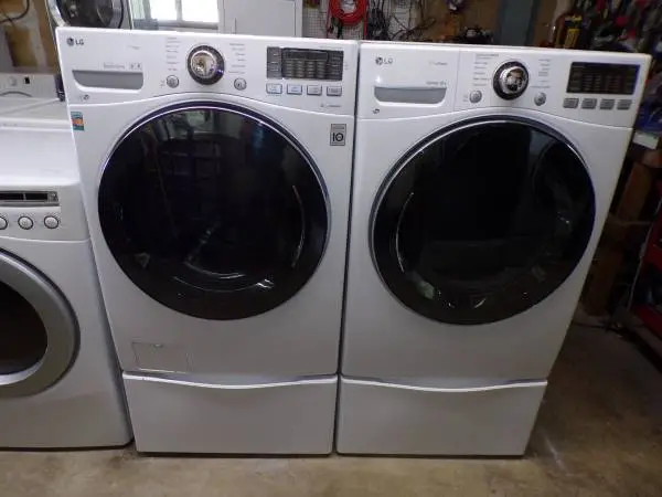 LG washer and dryer /pedestals
