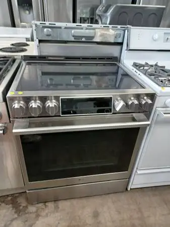 LG induction stove, slide in commercial grade signature series